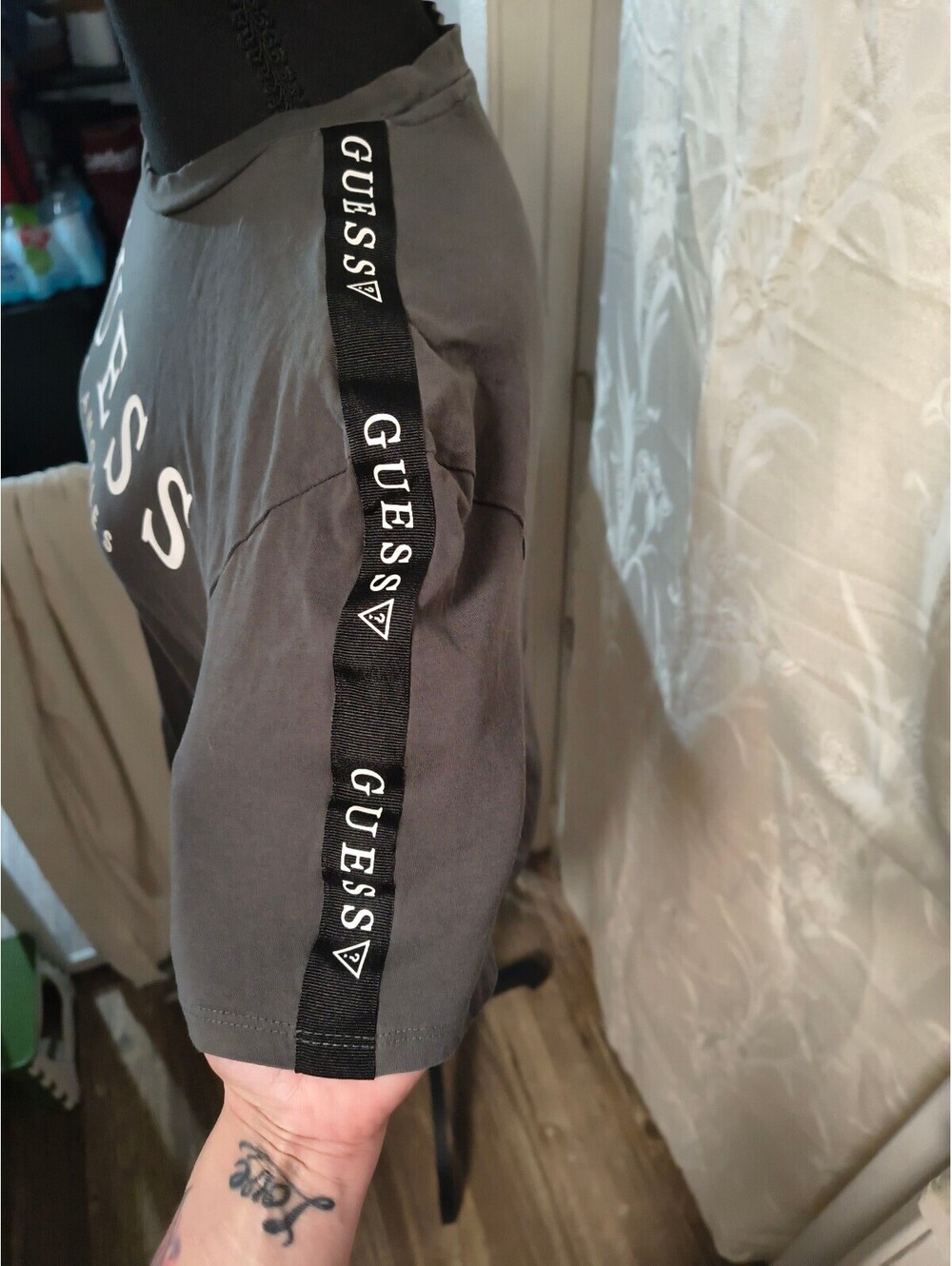 Guess Los Angeles Black T-Shirt with Logo Tape on Sleeves - Picture 4 of 14